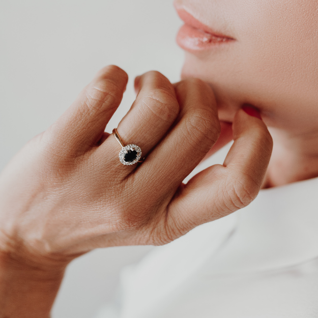 Yellow Gold 18k with Sapphire and Diamond - Image 2