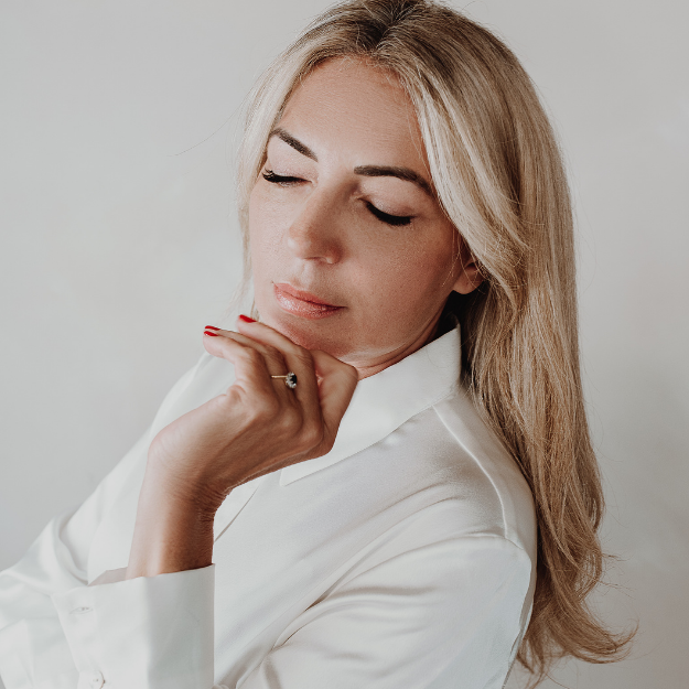 Yellow Gold 18k with Sapphire and Diamond - Image 3